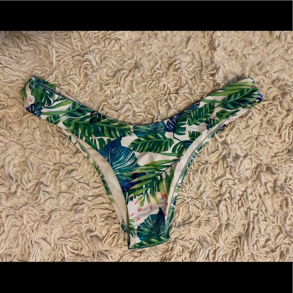 Cute Bikini Set - Picture 2 of 4